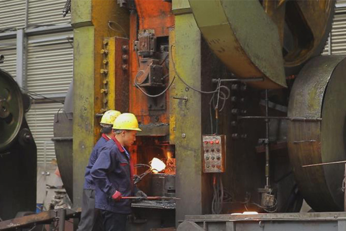 三清山网架配件车间